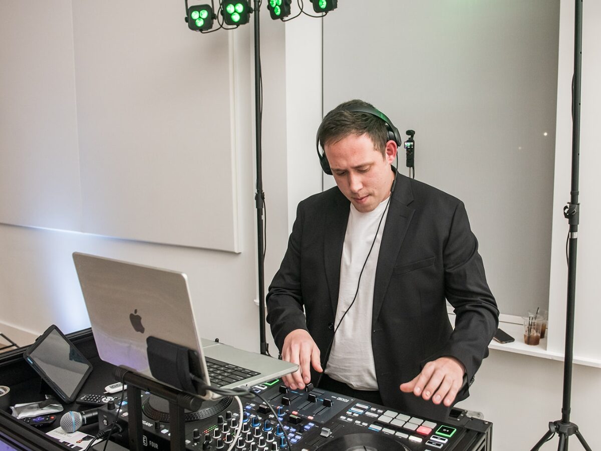 How to Choose the Perfect DJ for Your Wedding